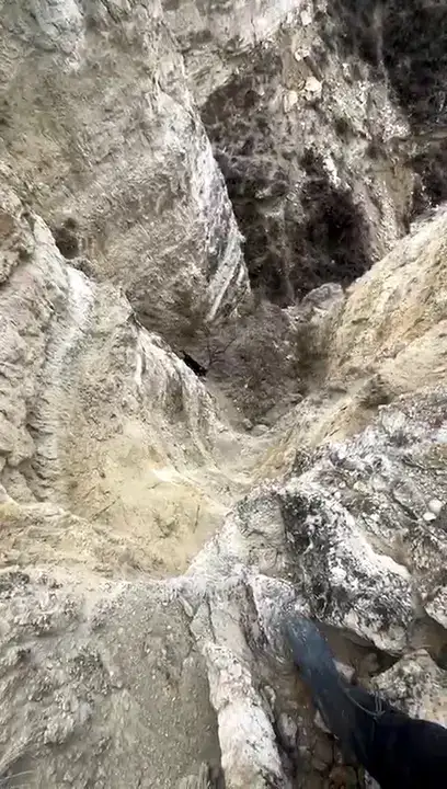 Burdur’daki Domuz Avında Köpek Uçuruma Yuvarlandı! Avcılar Kurtardı 3